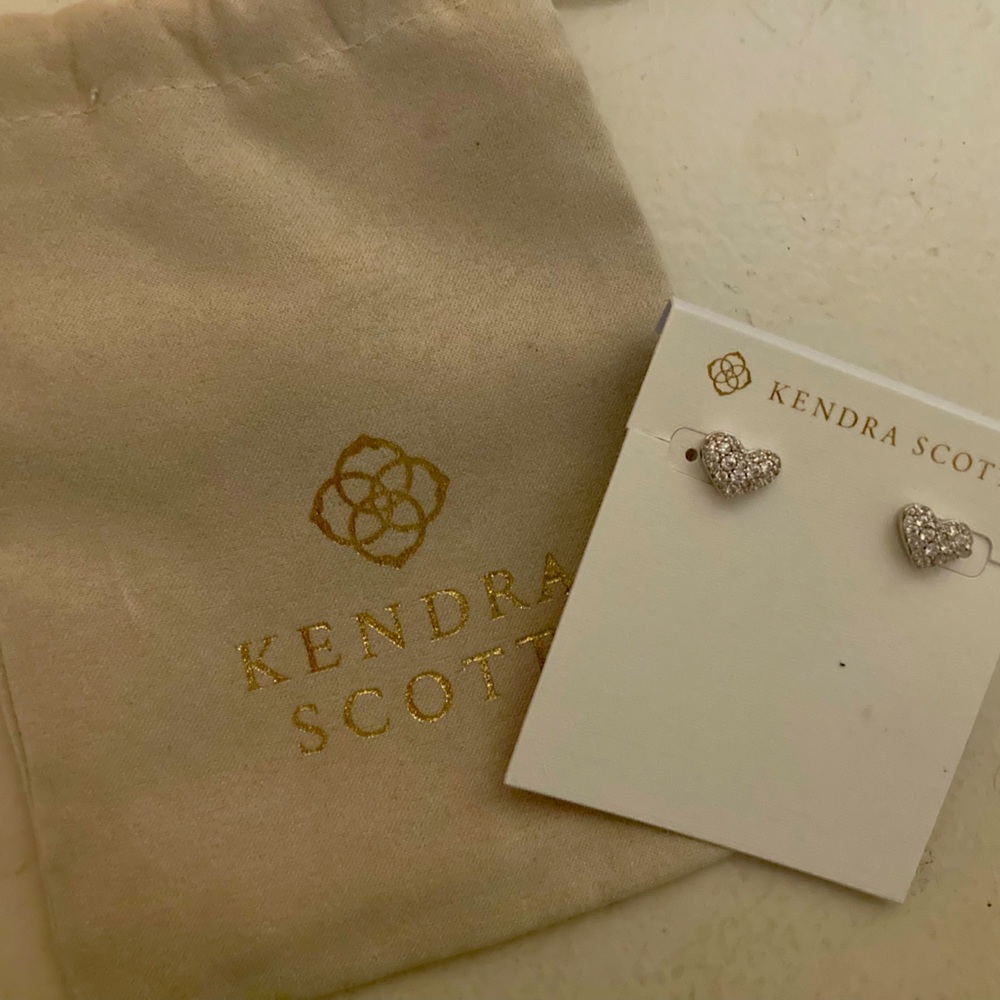 NWT Kendra Scott rhinestone heart studs
